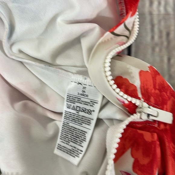 Old navy long sleeve one piece swimsuit 3T - Picture 5 of 5